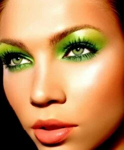 Зеленый макияж: как сделать и кому пойдет
